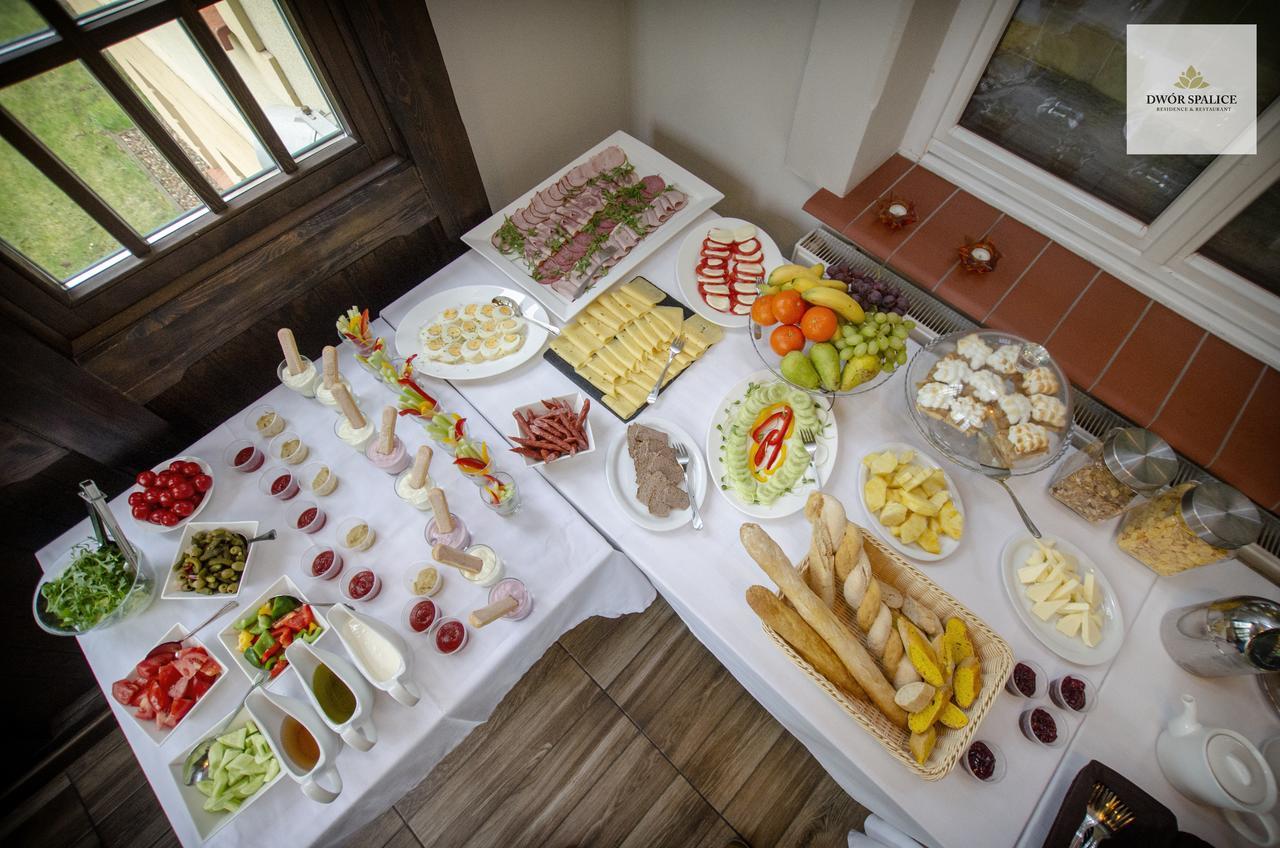 Maison d'hôtes Dwor Spalice à Oleśnica Extérieur photo